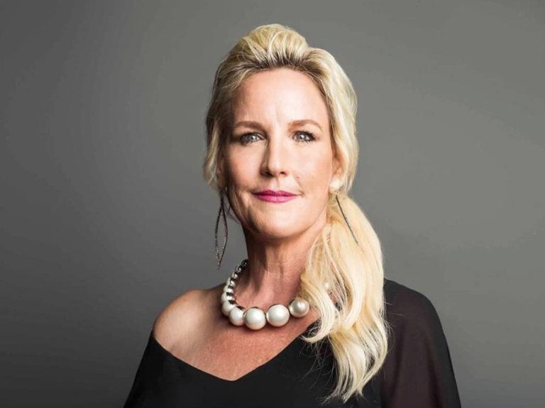 Erin Brockovich Net Worth, Age, Height, Life, Husband, Career